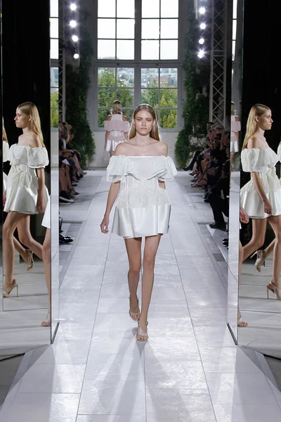 Look 25